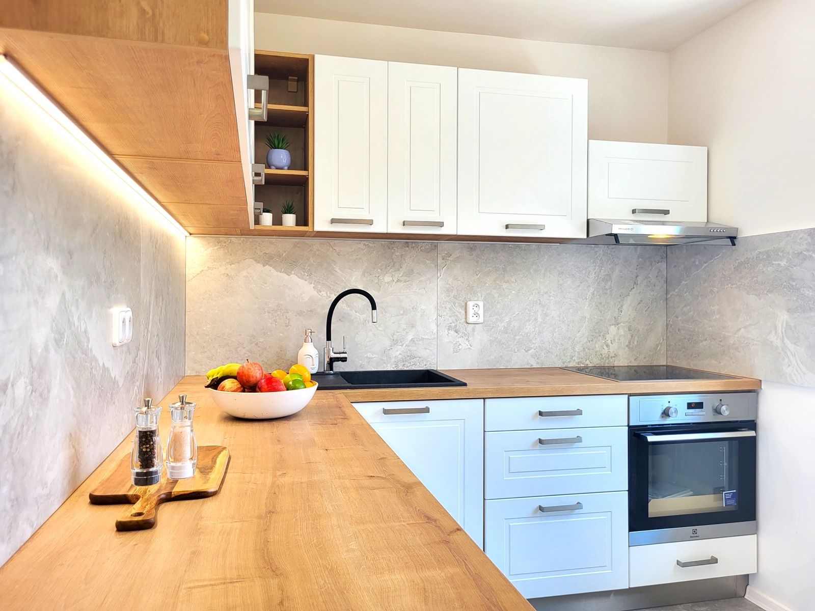 Prodaný dům v Kounicích, kuchyň po homestagingu